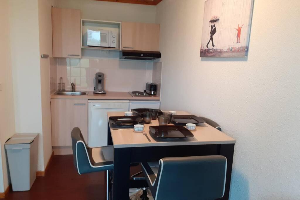 Appartement Dans Residence De Tourisme 베세-에-생타나스타시 외부 사진