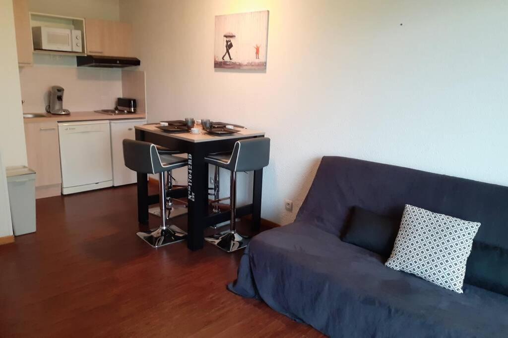 Appartement Dans Residence De Tourisme 베세-에-생타나스타시 외부 사진
