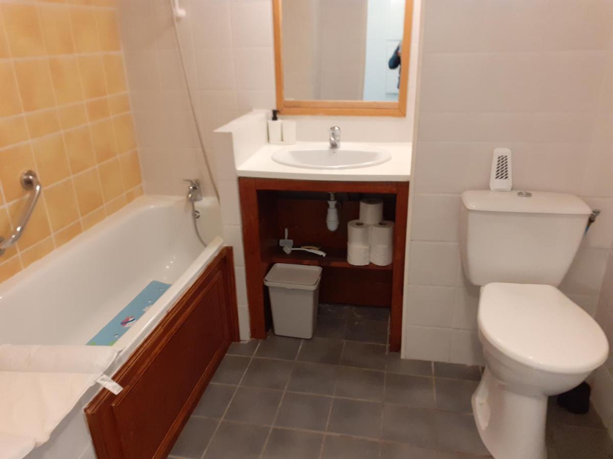 Appartement Dans Residence De Tourisme 베세-에-생타나스타시 외부 사진